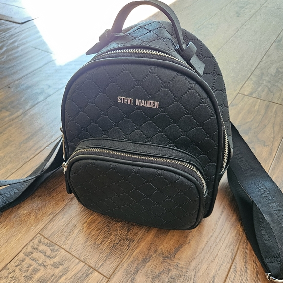 Steve Madden mini backpack - Picture 1 of 3